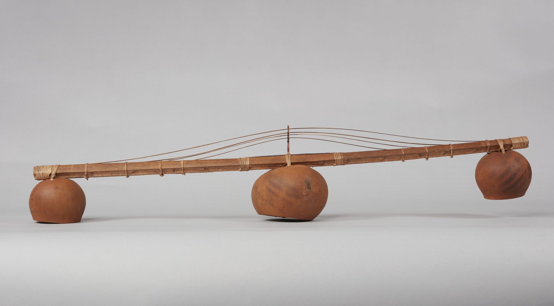 A mvet, the harp-zither with three gourds.